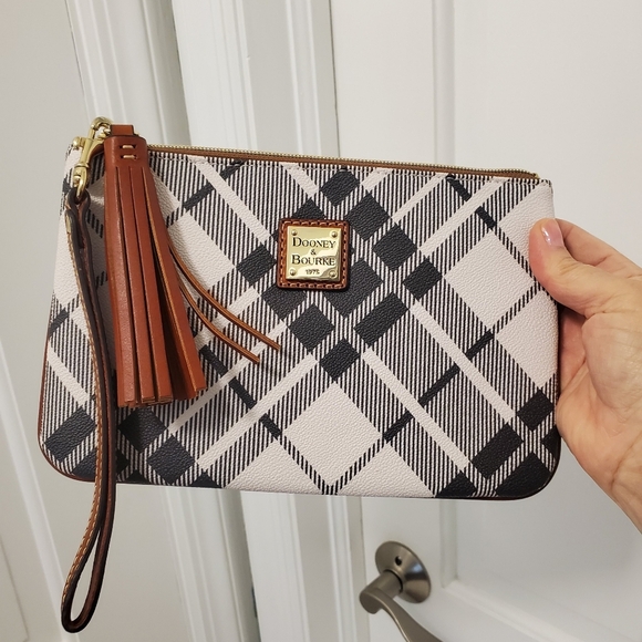 Dooney & Bourke Carrington Large Wristlet/Pouch, Preppy, Classic, Plaid - Picture 4 of 6